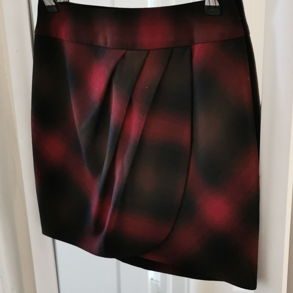 Red plaid skirt - Picture 2 of 4